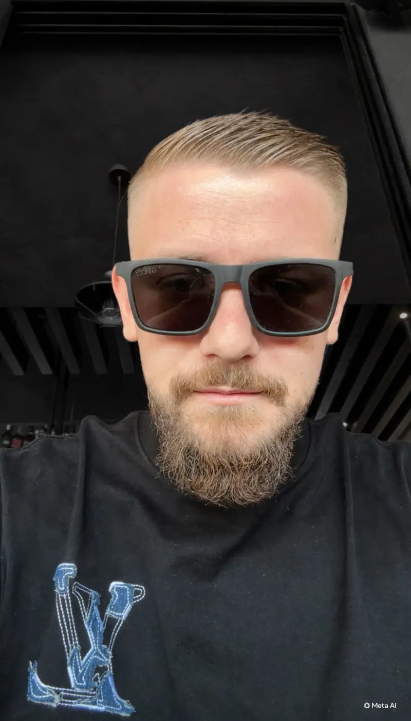Vasilis, 27 from United States — Snapchat profile